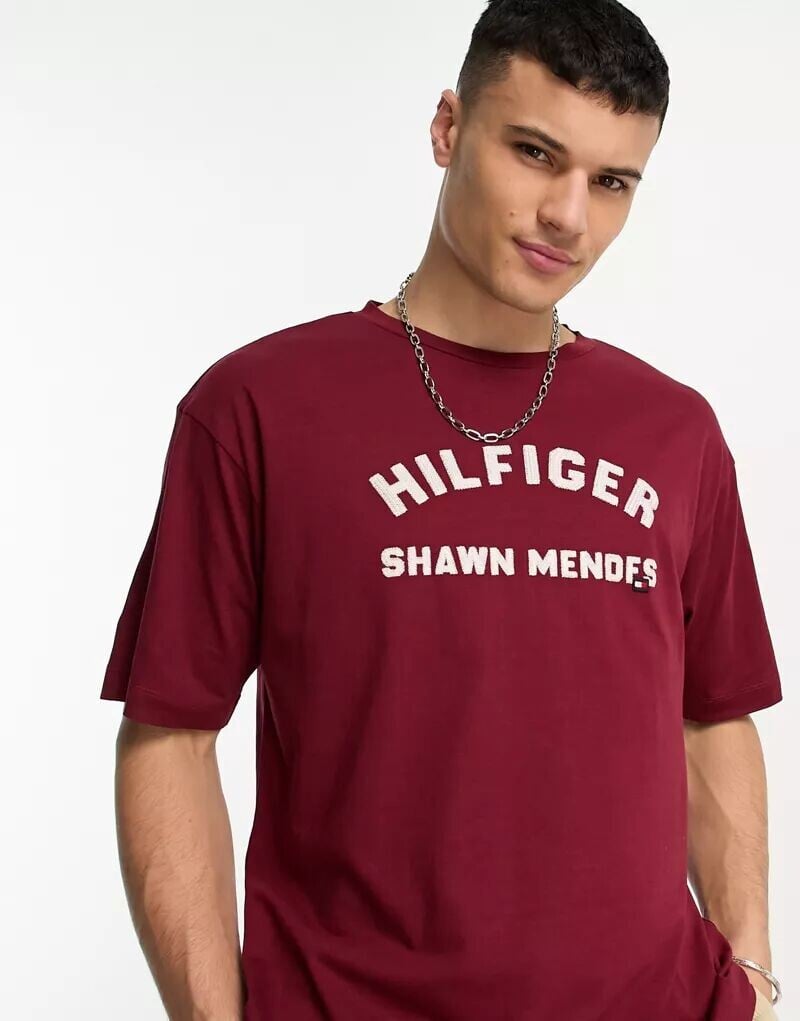 

Красная футболка с логотипом в стиле ретро Tommy Hilfiger x Shawn Mendes