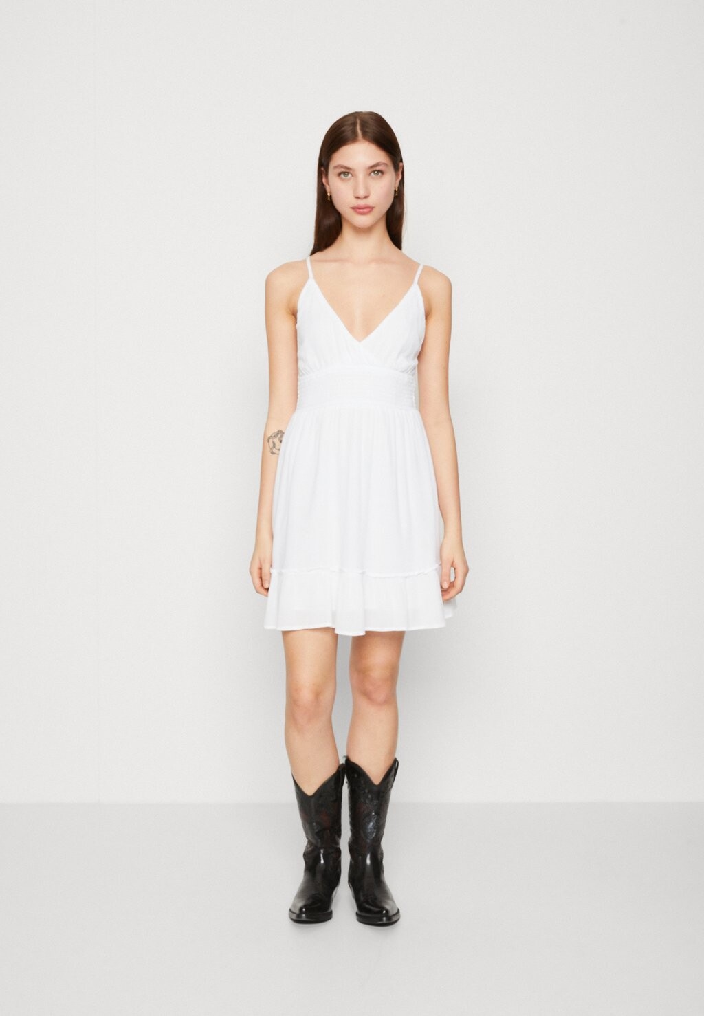

Повседневное платье Hollister Co., белый