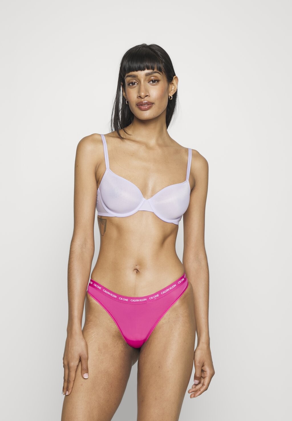 

Стринги Calvin Klein Underwear