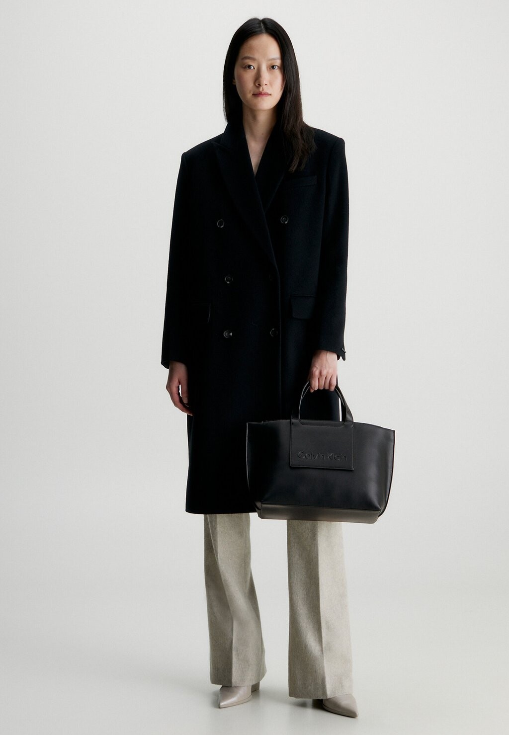 

Сумочка Calvin Klein MEDIUM TOTE, цвет ck black