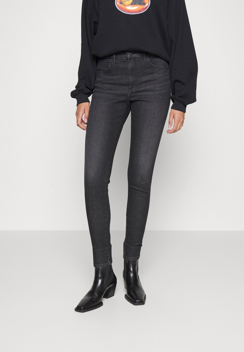 

Джинсы Skinny Fit Wrangler