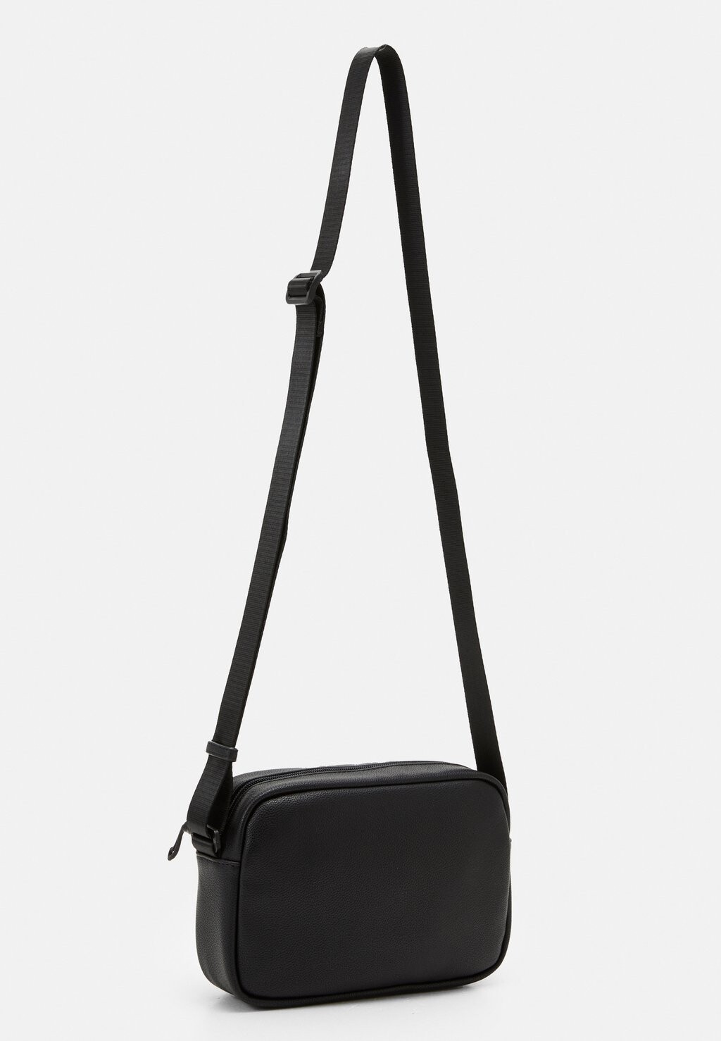 

Сумка через плечо Armani Exchange, черный