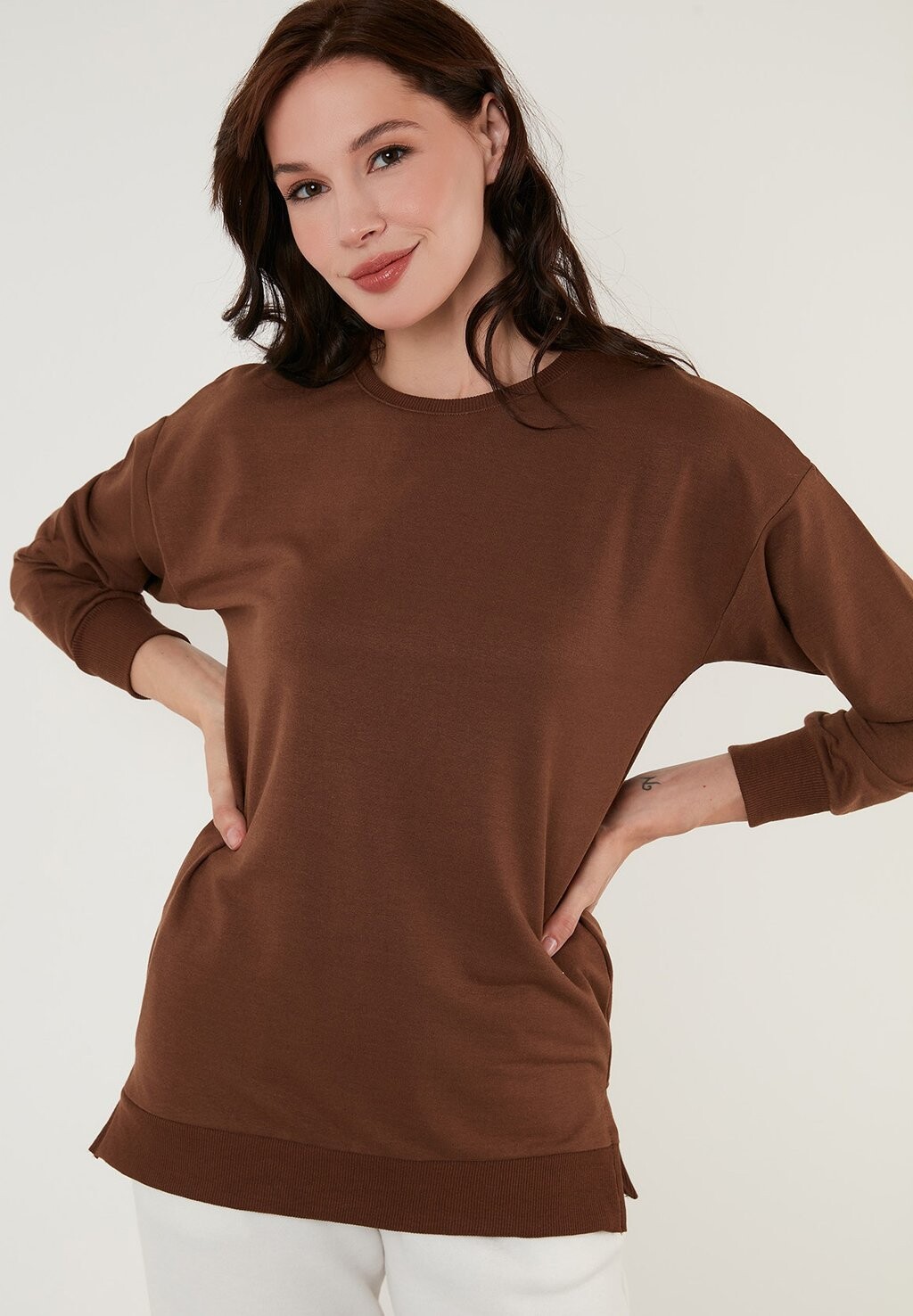 

Толстовка с капюшоном LELA, коричневый