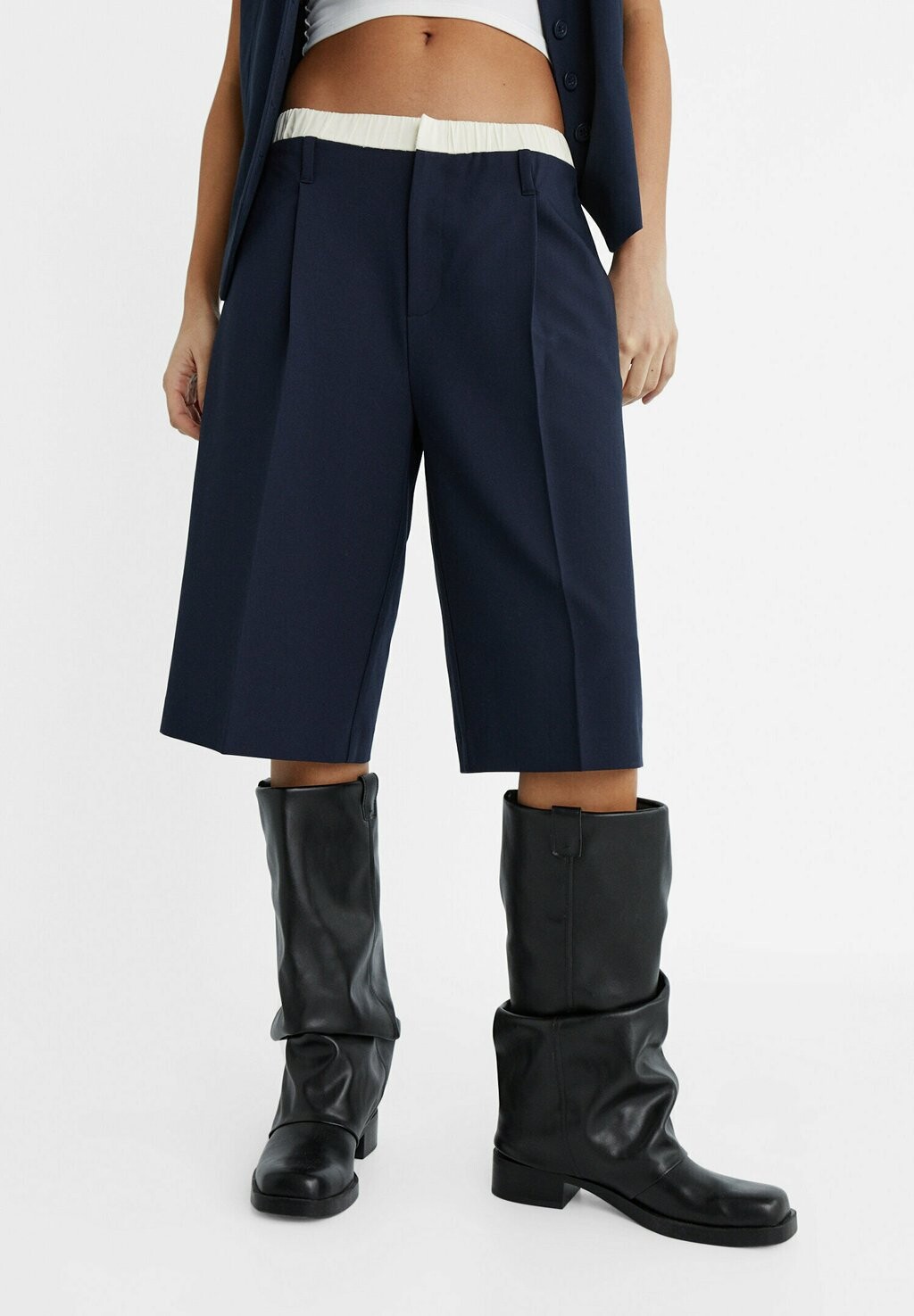 

Шорты SMART BERMUDA WITH CONTRAST WAISTBAND Stradivarius, цвет dark blue