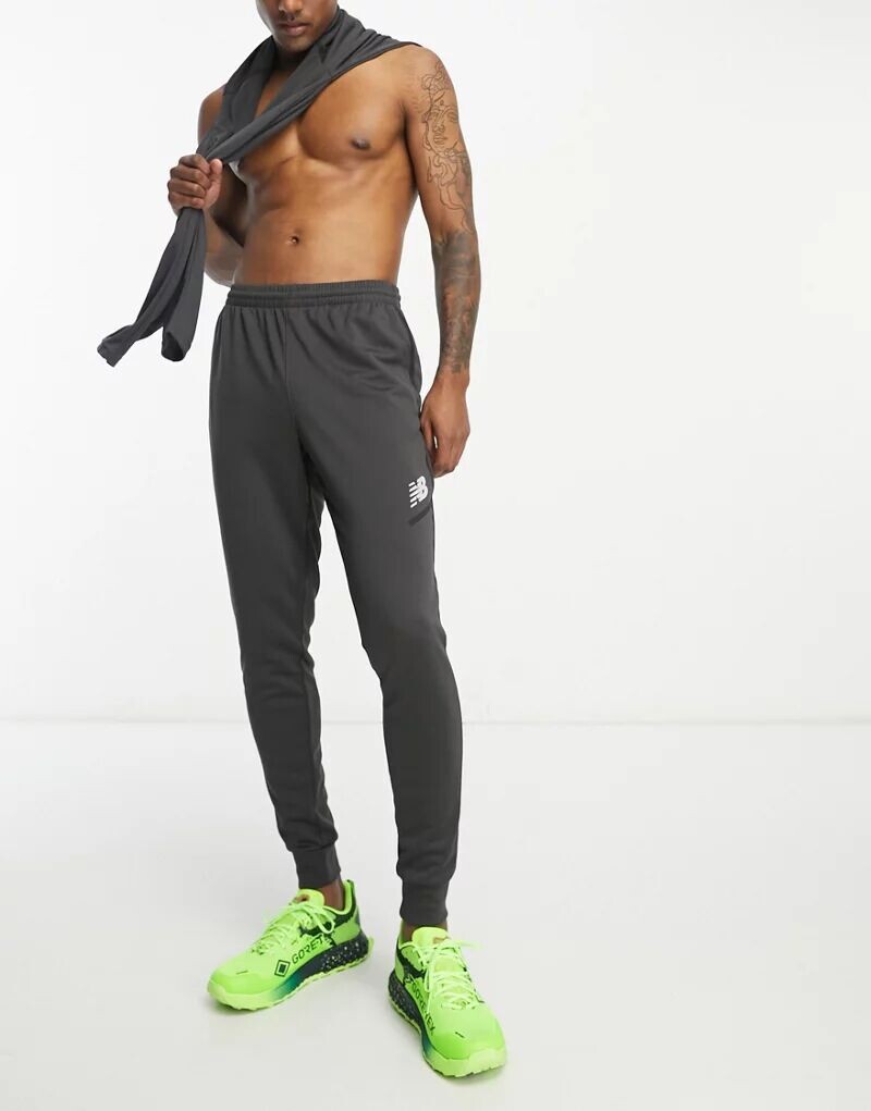 

Черные джоггеры New Balance Tenacity Football Training