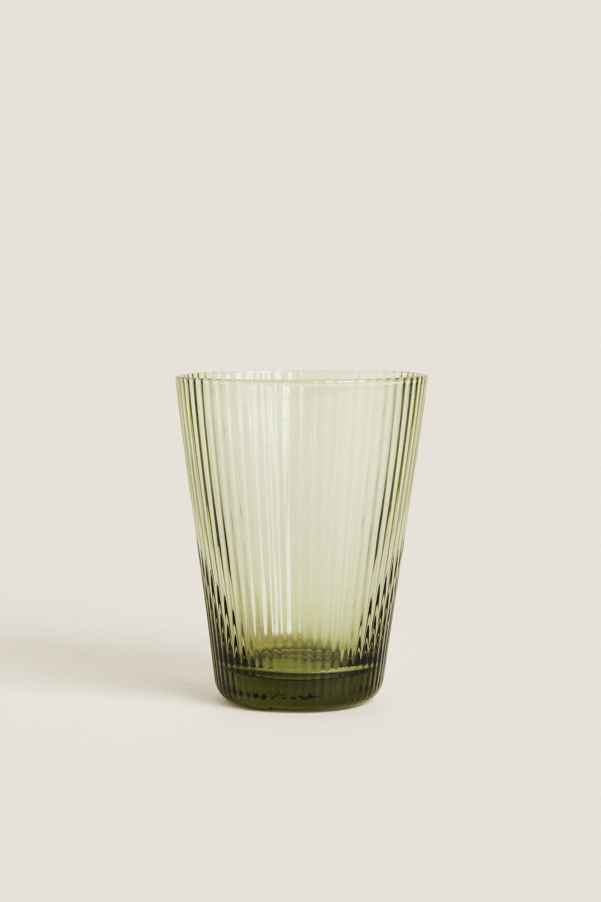 цена Стеклянный стакан с подкладкой дизайн Zara