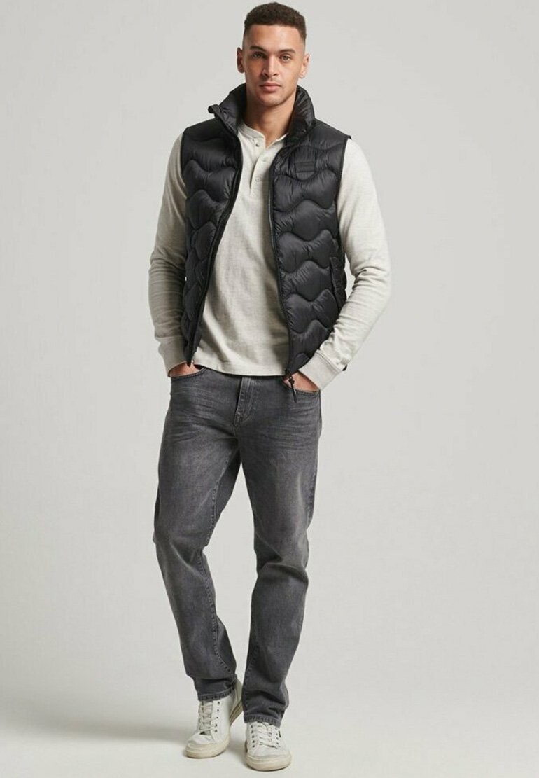 

Жилет Superdry ЖИЛЕТ STUDIOS EXPEDITION VEST, черный