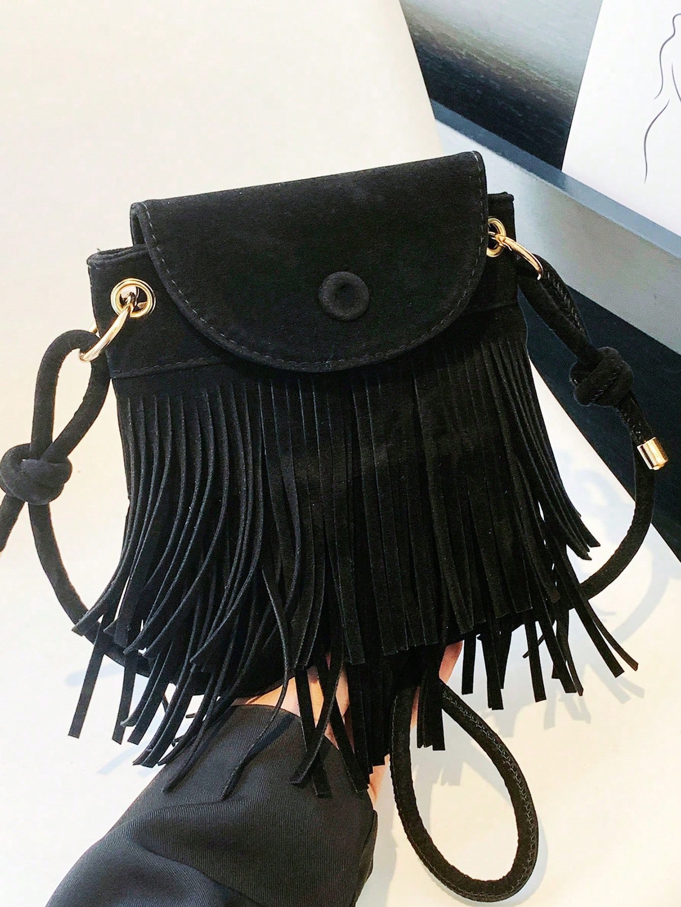 модная черная замшевая винтажная сумка через плечо boston с множеством карманов и украшениями с бантом бежевый Модная винтажная замшевая сумка через плечо с бахромой, черный