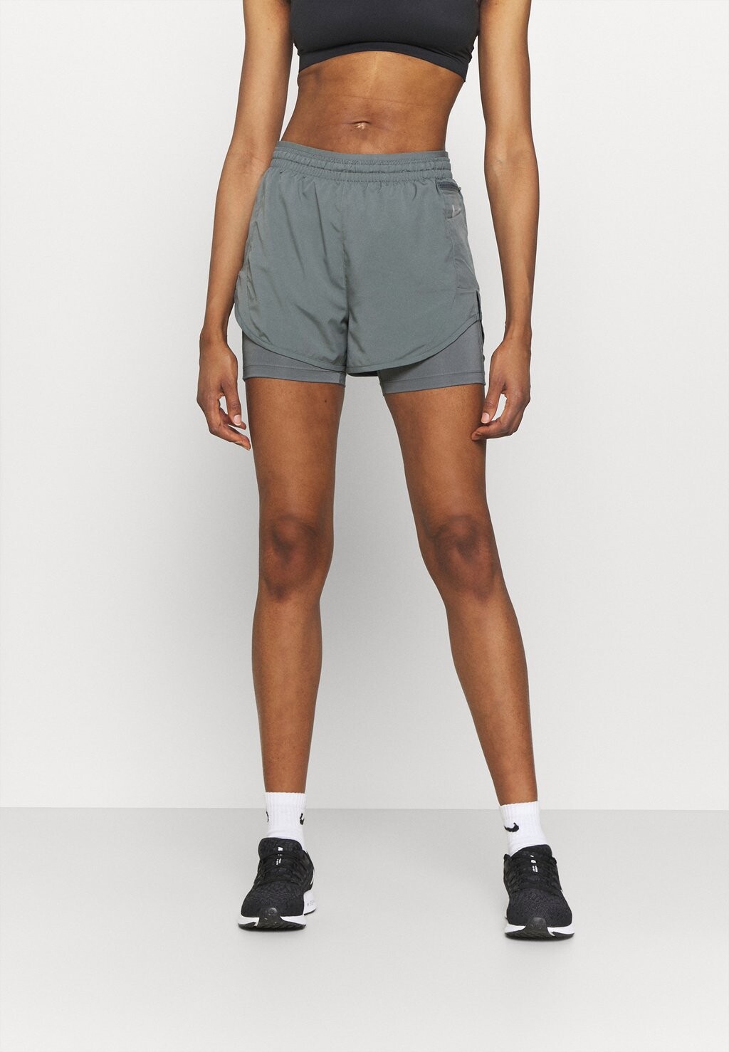 

Спортивные шорты Nike, Коричневый