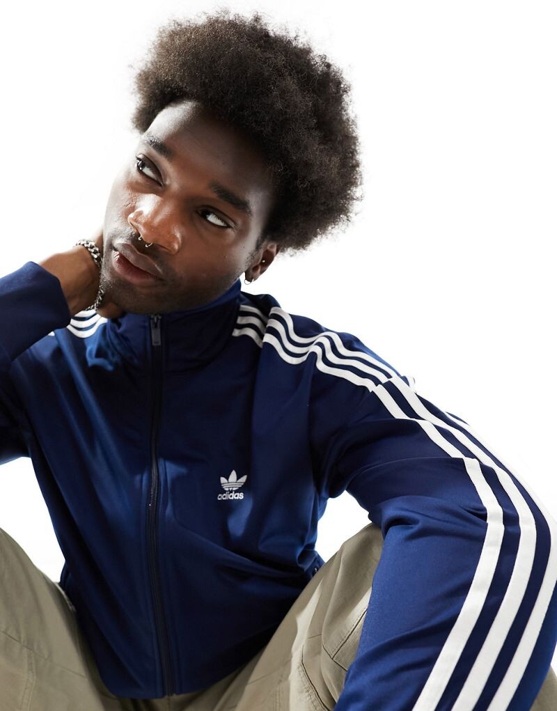 

Темно-синяя спортивная футболка adidas Adicolor Classics Firebird
