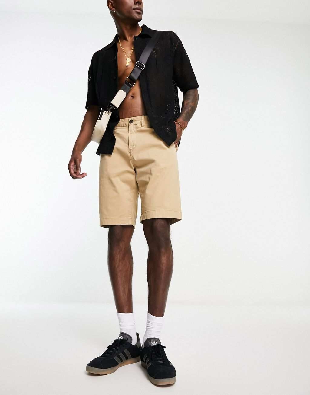 

Бежевые шорты чинос Superdry Studios Core