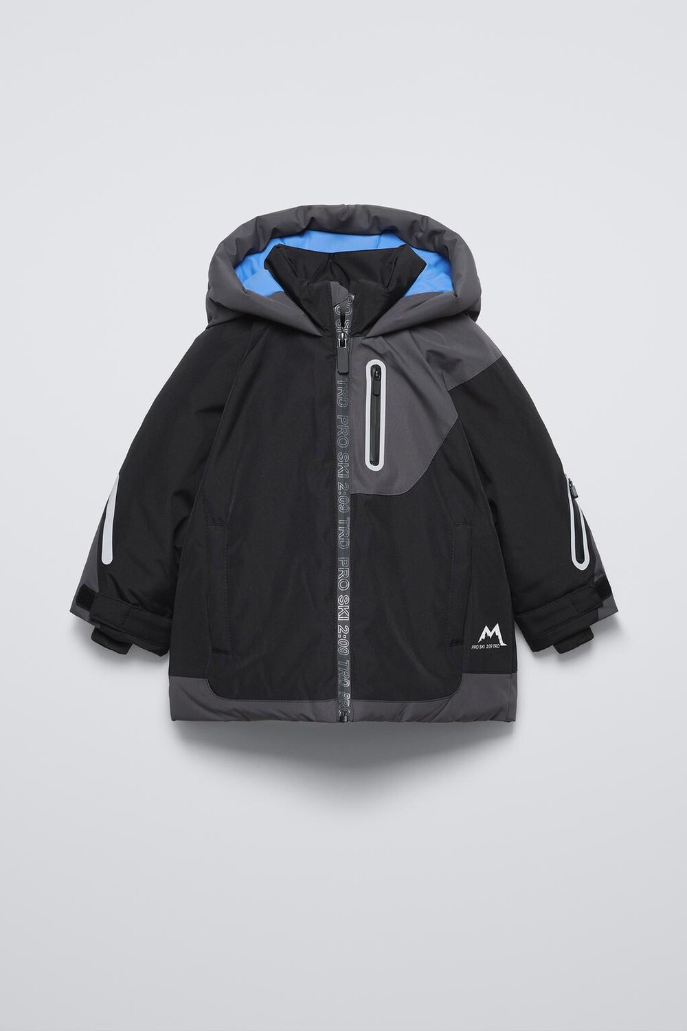 

Водоотталкивающая и ветрозащитная куртка с капюшоном ski collection ZARA, черный