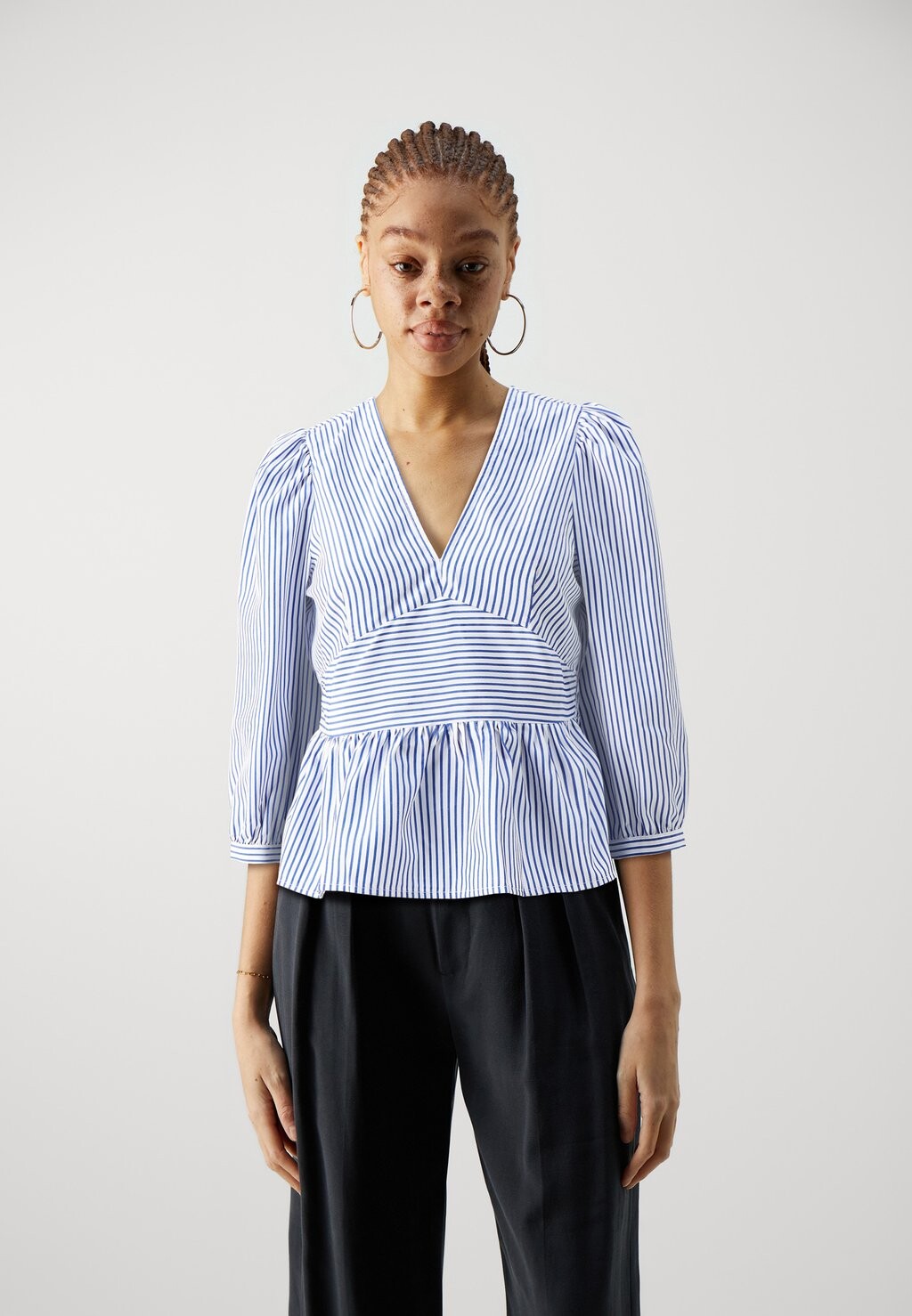 

Блузка VMMADDIE V NECK Vero Moda, цвет bright white/blue