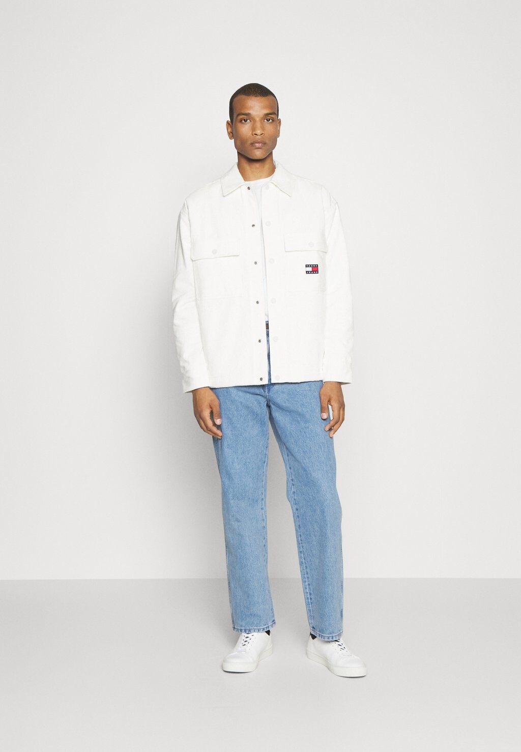 

Куртка межсезонная SHERPA OVERSHIRT Tommy Jeans, старинный белый