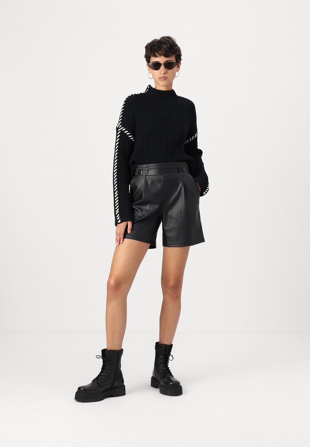 

Джемпер VMNEWCREAM FUNNELNECK PULLOVER Vero Moda, черный