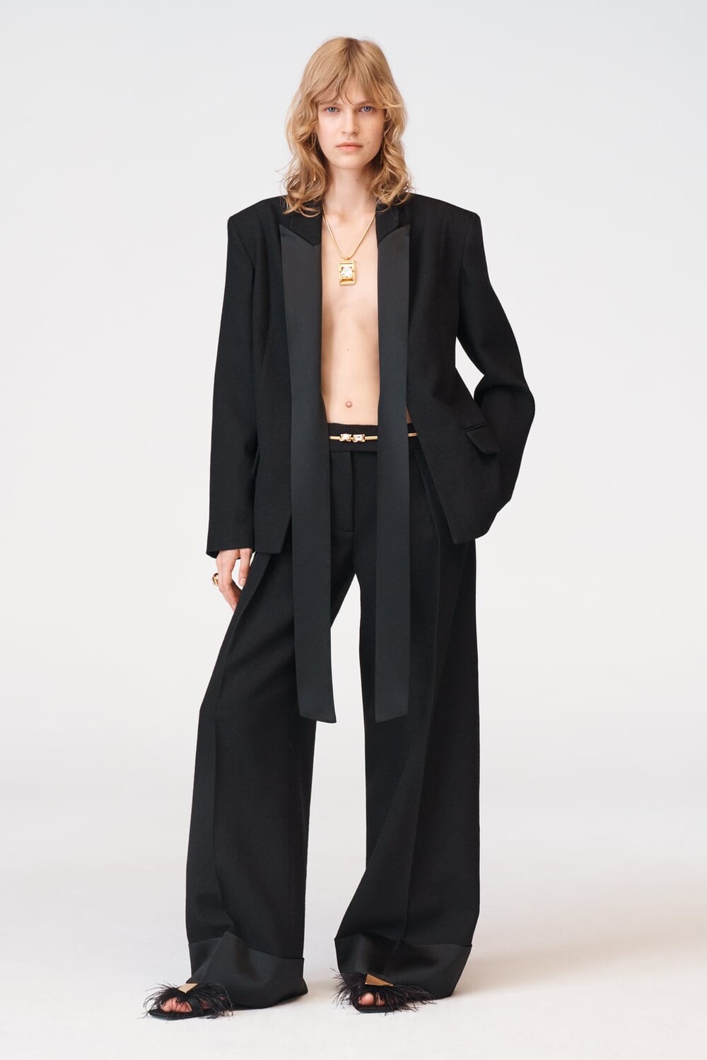 

Шерстяной пиджак с атласным галстуком, ограниченная серия ZARA, черный