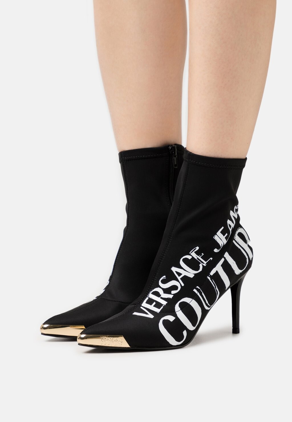 

Ботильоны Versace Jeans Couture, черно-белый