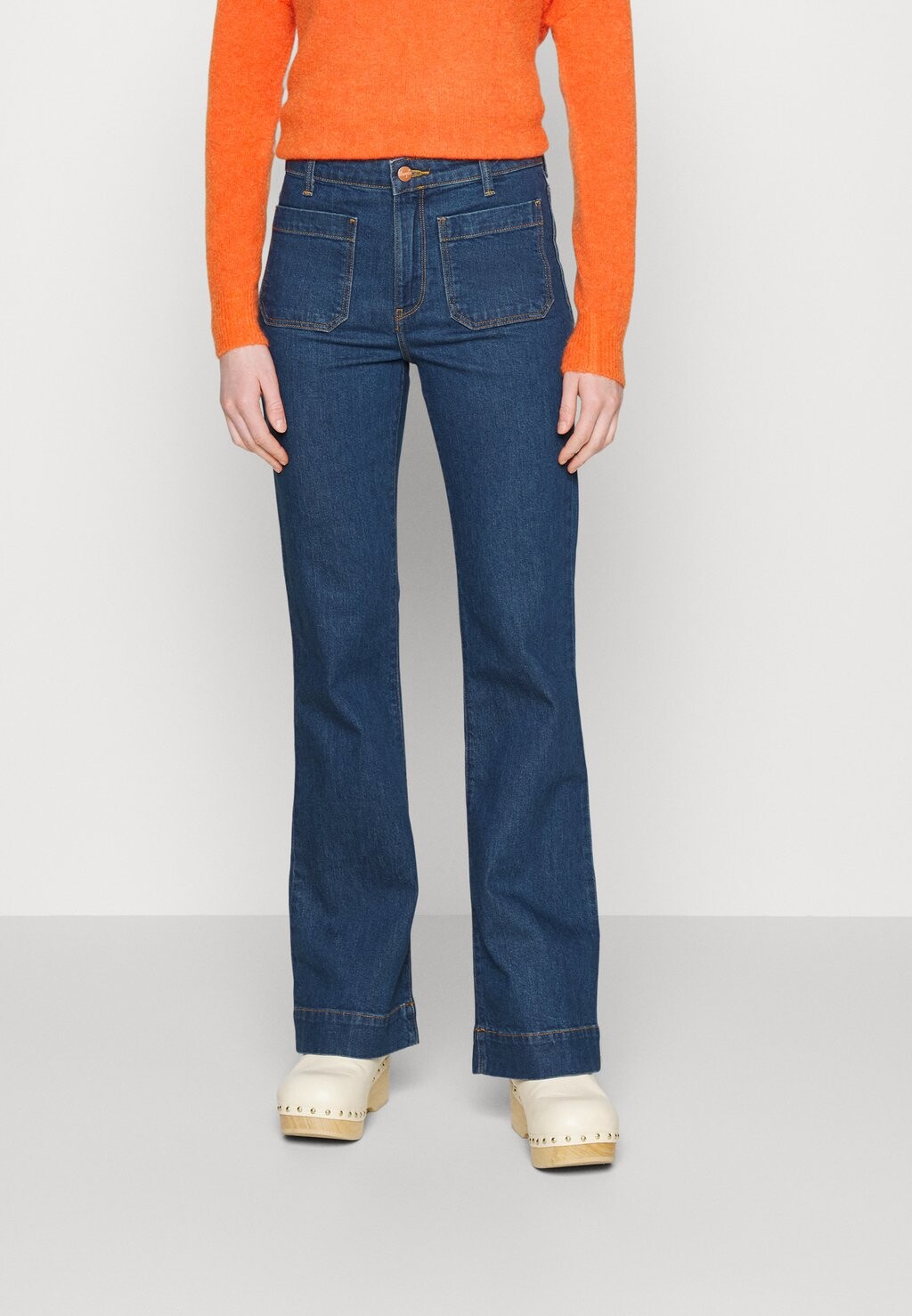 

Расклешенные джинсы Wrangler