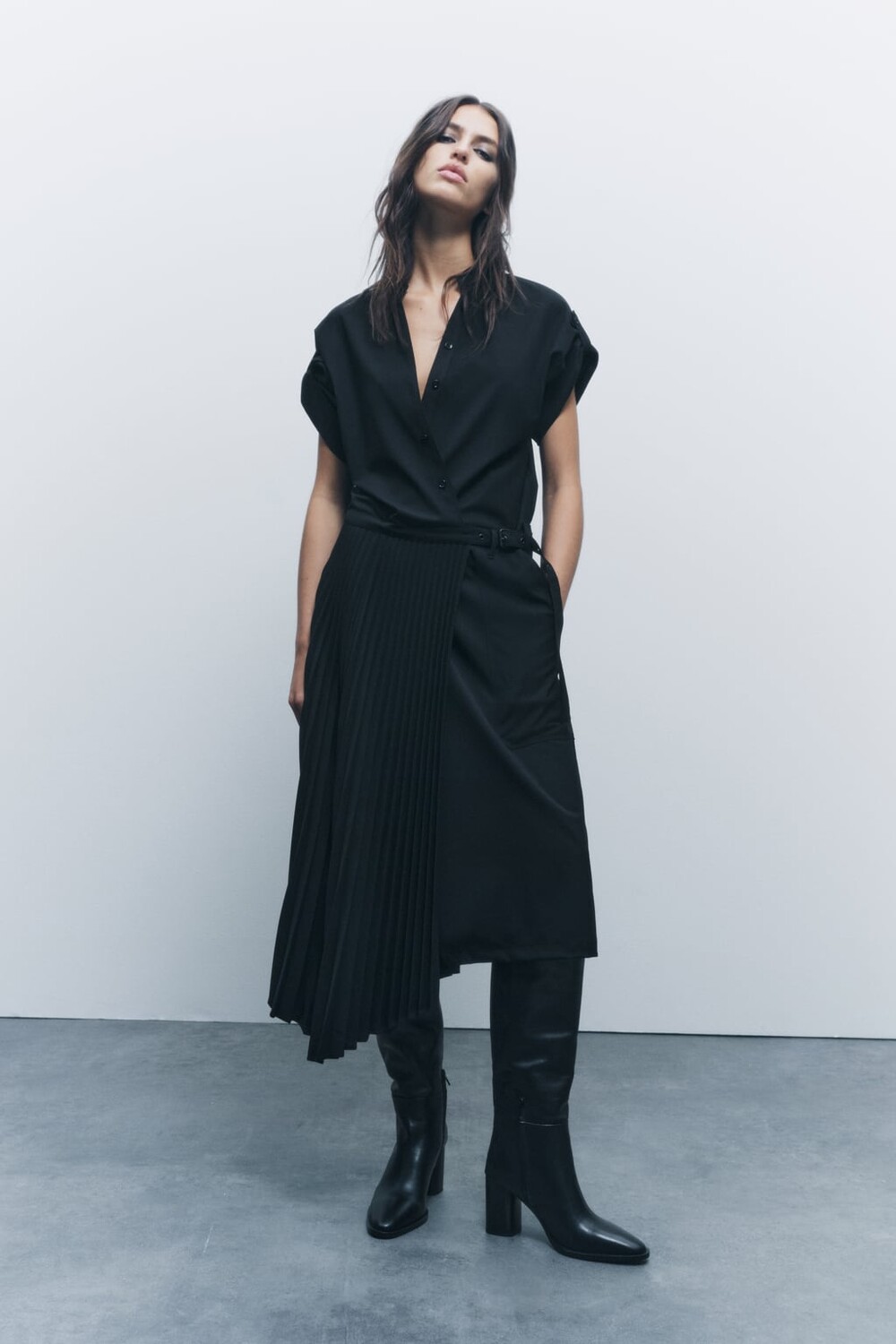 

Платье Zw Collection с плиссированной юбкой ZARA, черный
