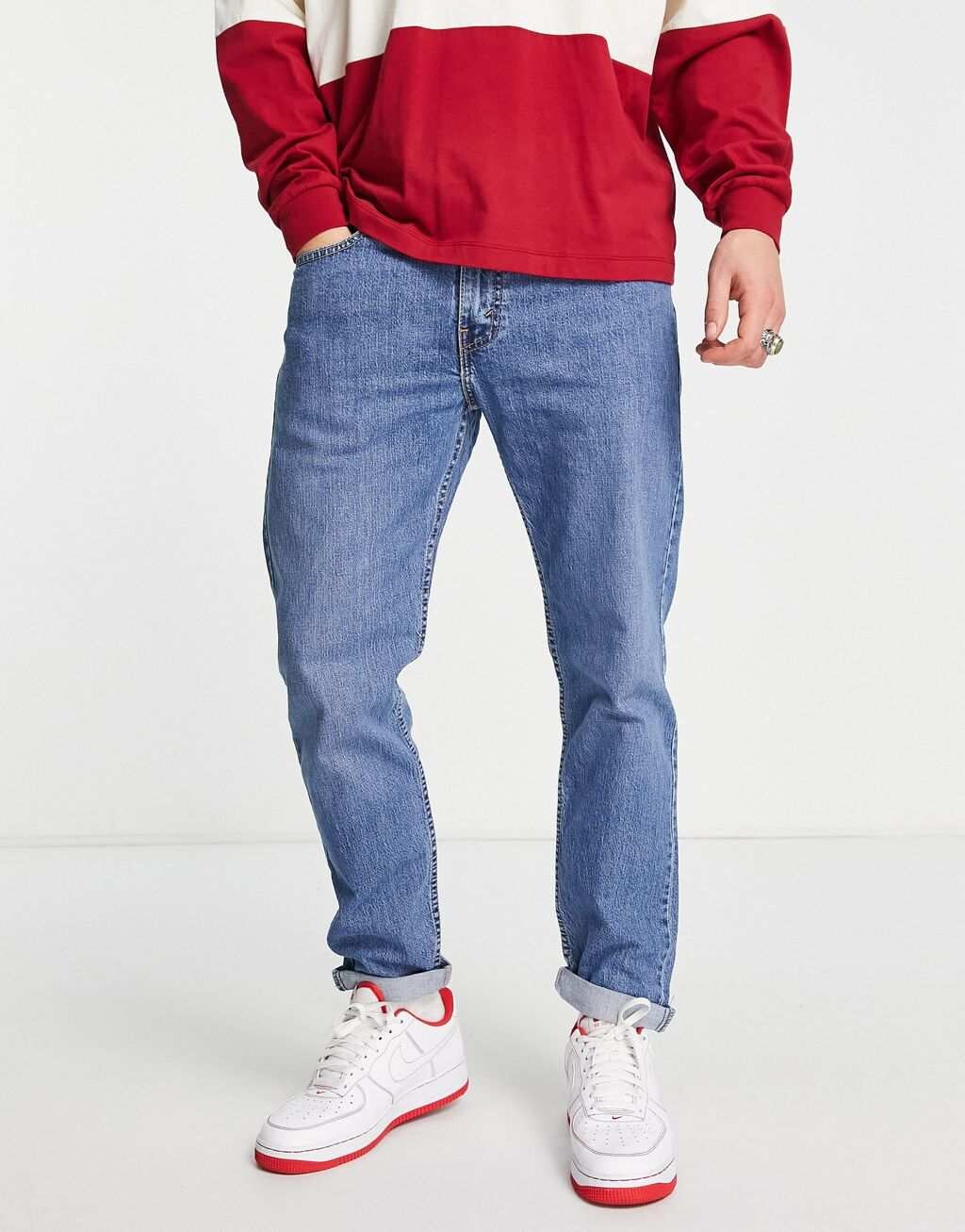

Синие зауженные джинсы Levi's 502