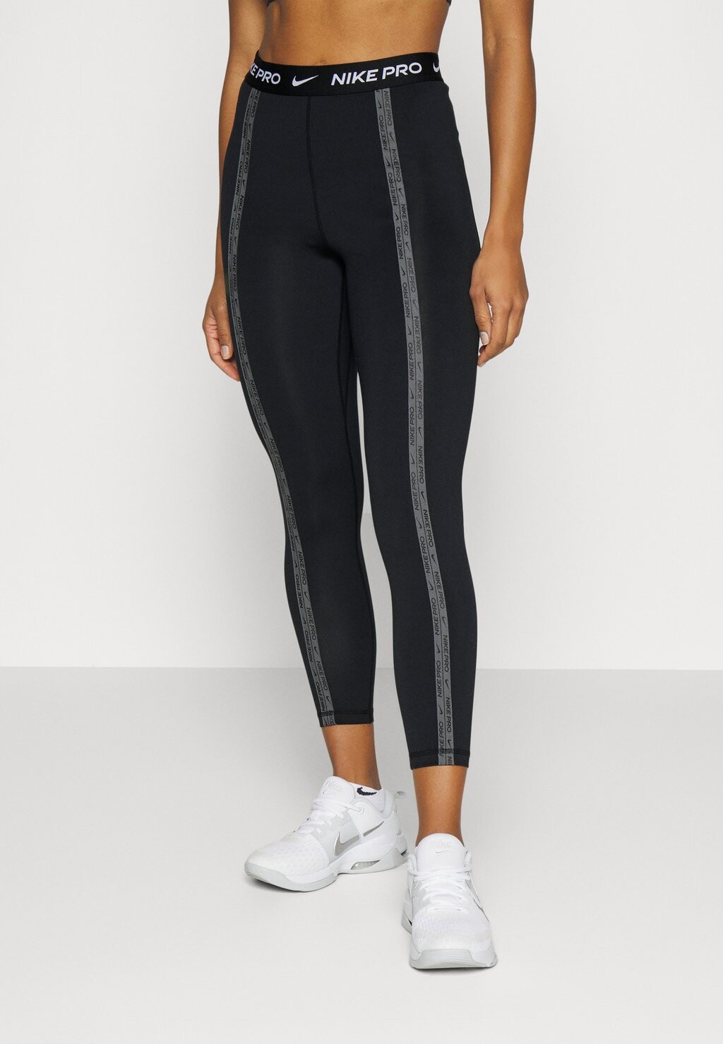 

Тайтсы Nike, Серый