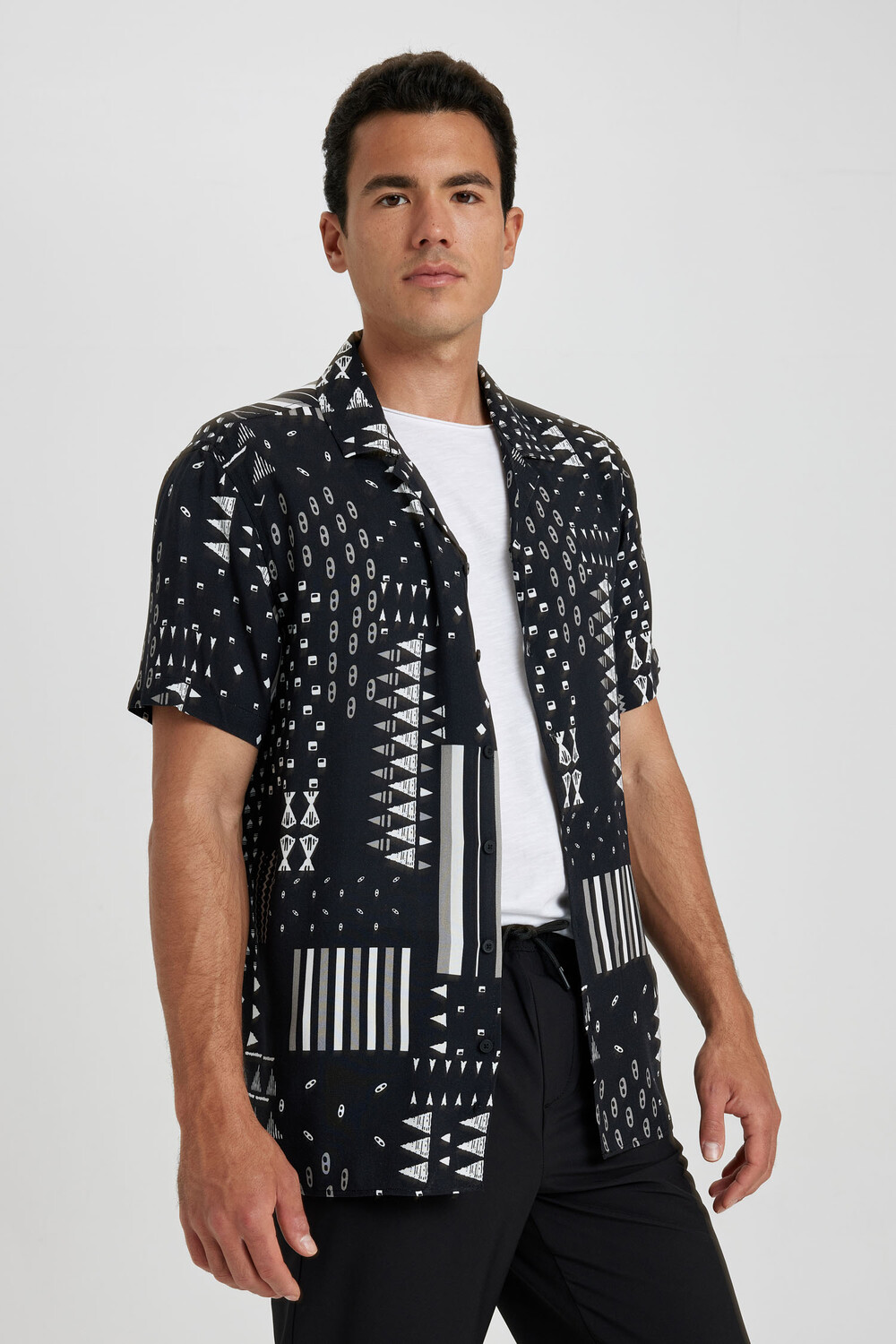 

Рубашка DeFacto Kurzarm REGULAR FIT, черный