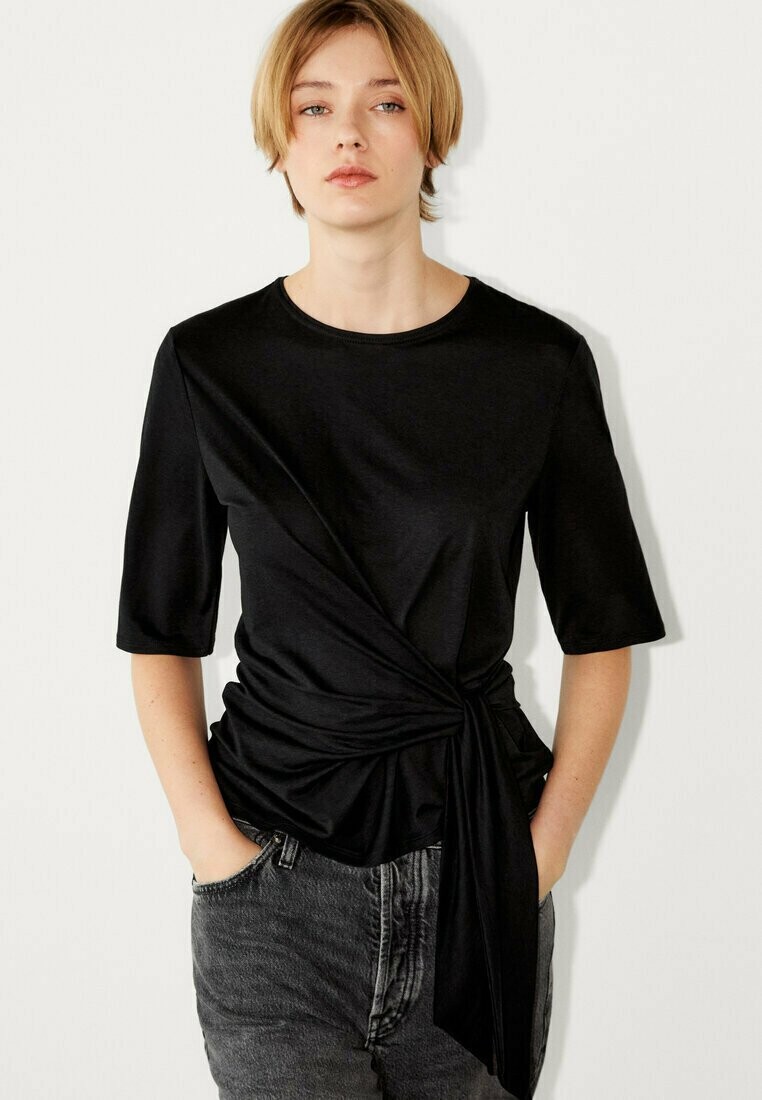 

Принт на футболке SHORT SLEEVE WITH TIE DETAIL Massimo Dutti, черный