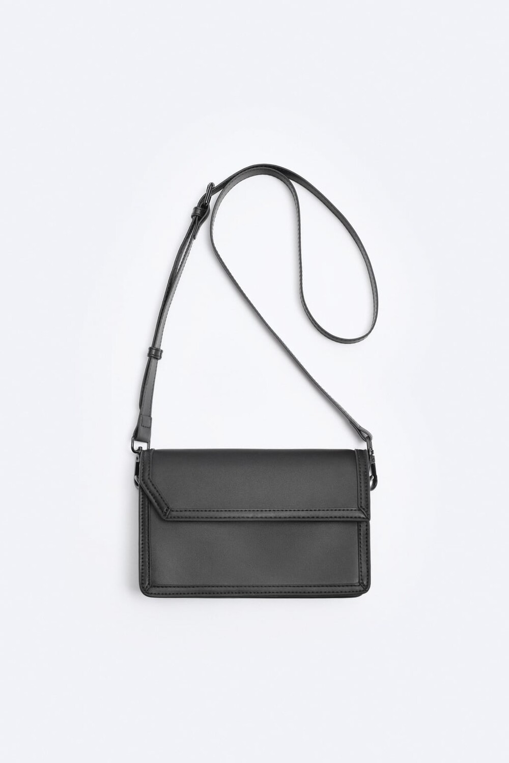 

Мини-сумка кроссбоди с асимметричным клапаном ZARA, черный
