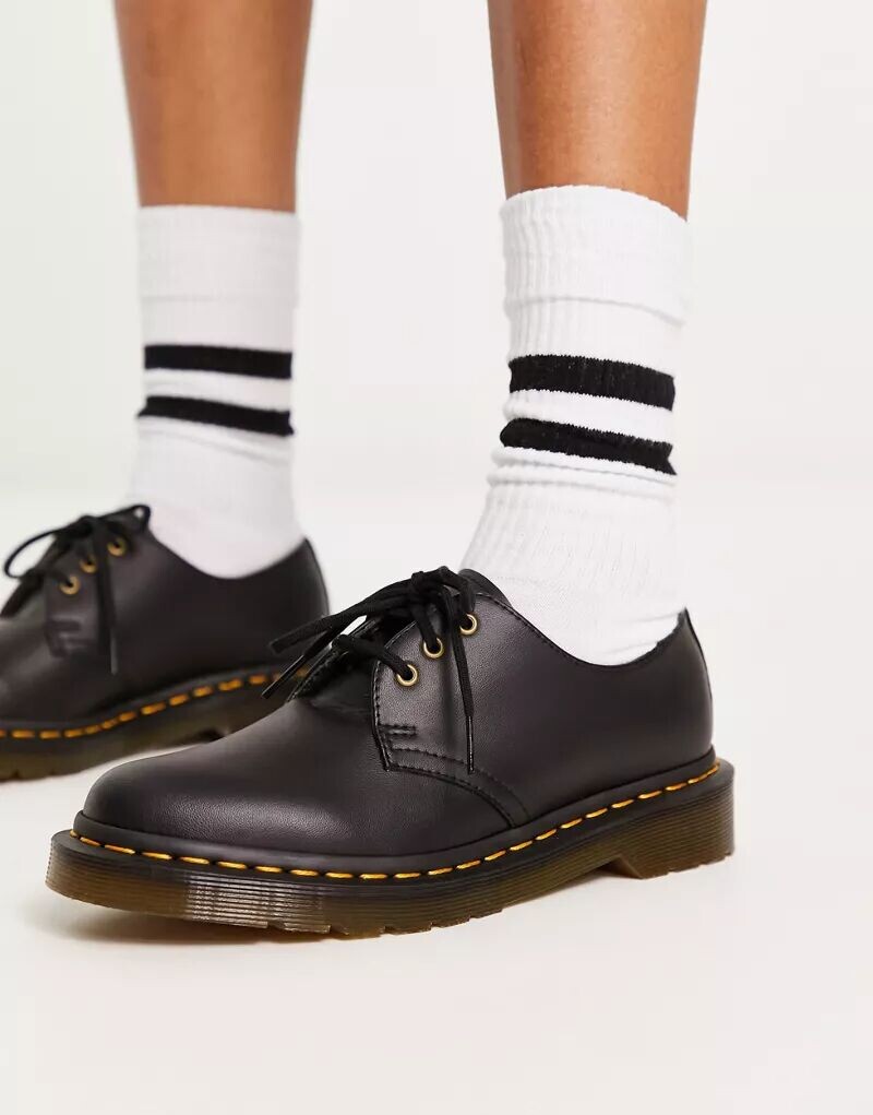 Черные туфли на плоской подошве с 3 глазами Dr Martens Vegan 1461 черные туфли с 3 люверсами dr martens vegan 1461 felix felix