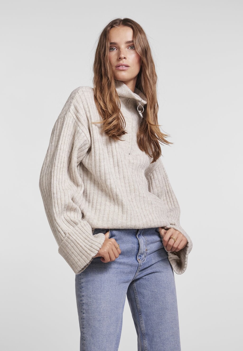 

Свитшот Pieces PCHASY LS ZIP DMO, цвет white pepper