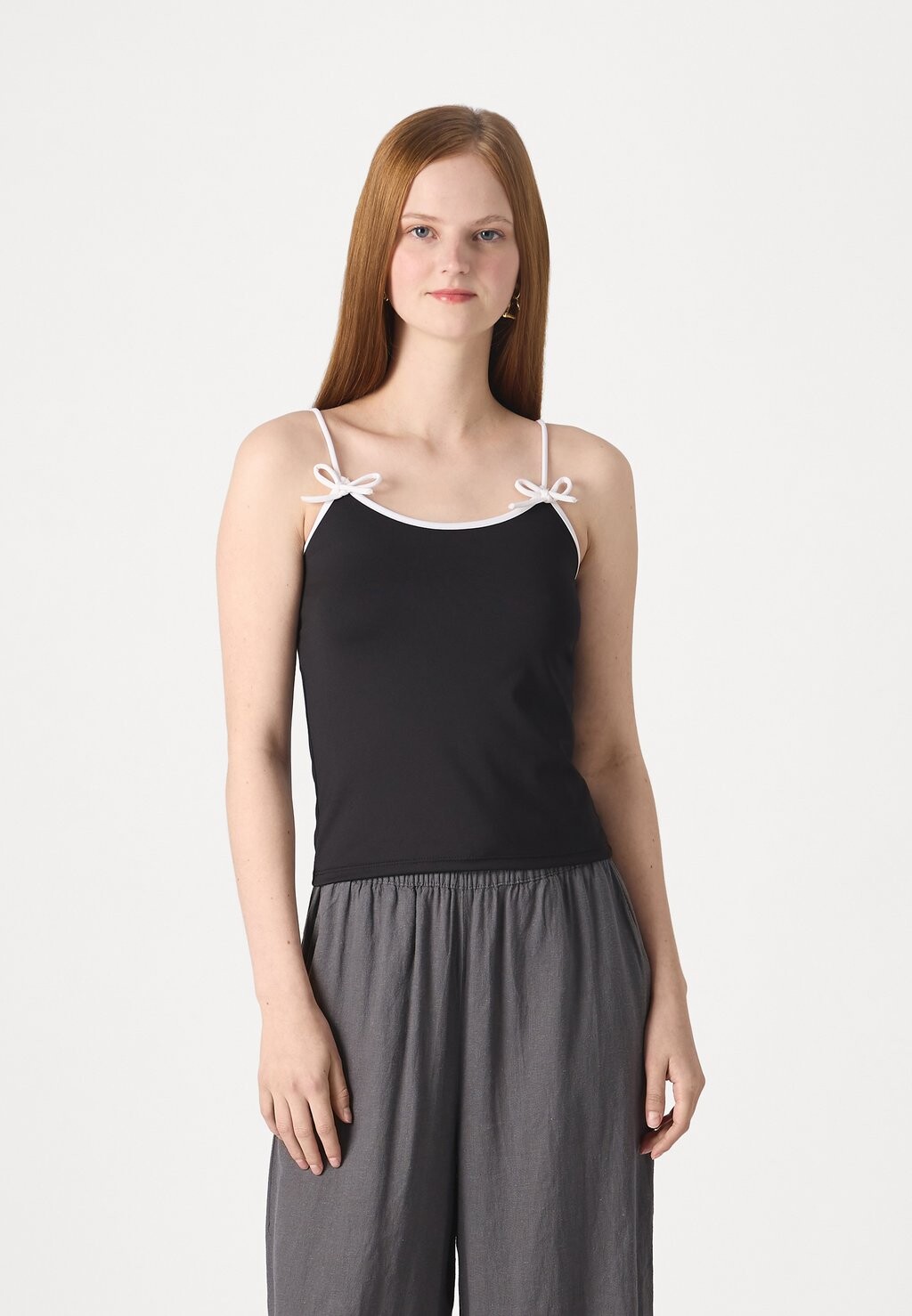 

Топ Nmsunny Singlet Bow Noisy May, черный/белый