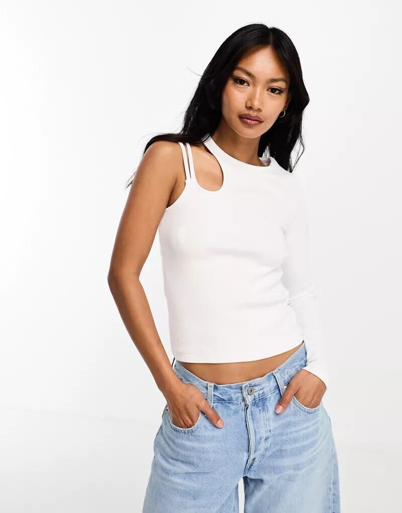 

Белый топ с одним рукавом и вырезом River Island