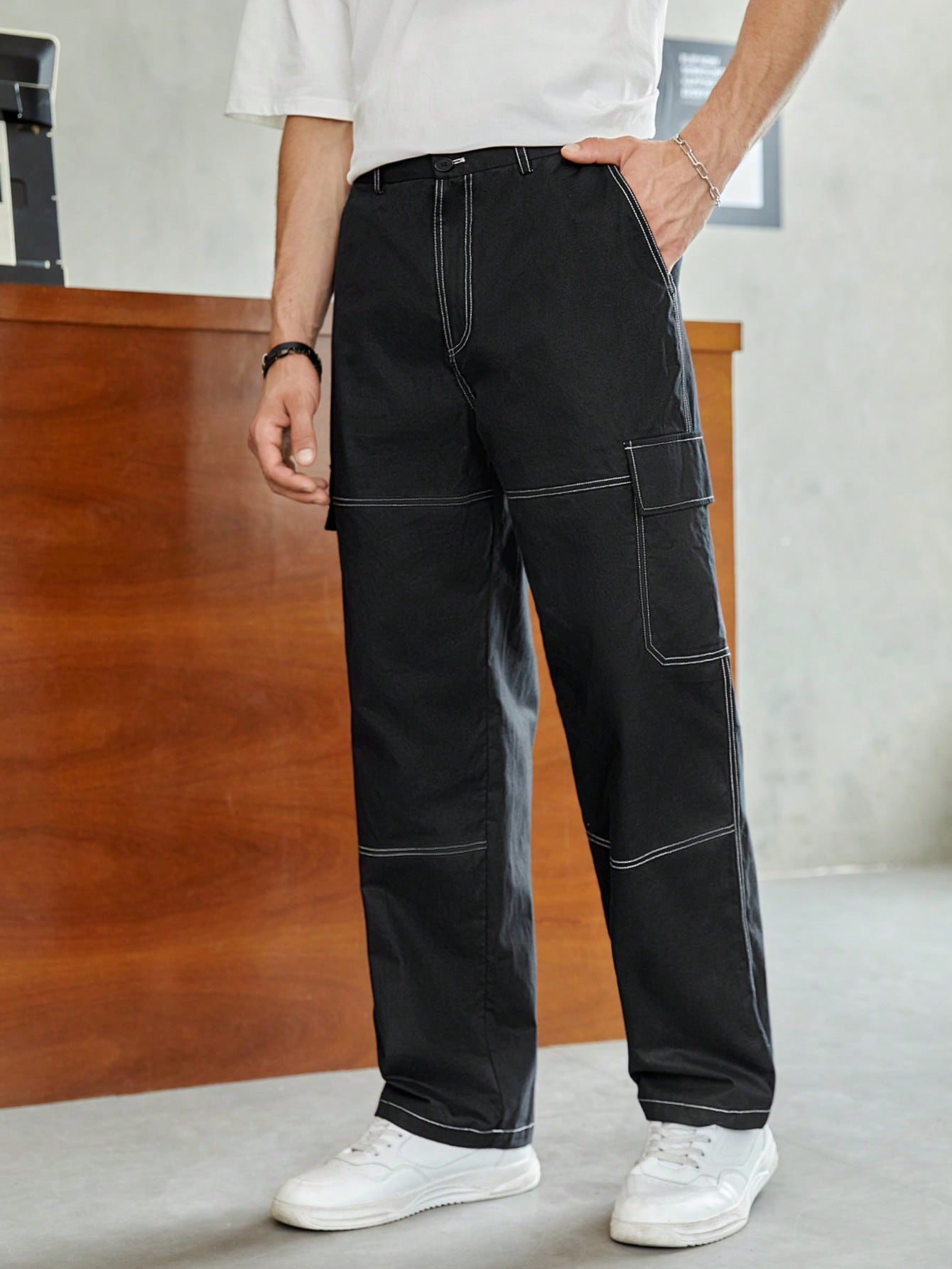 Мужские повседневные тканые брюки-карго Manfinity Hypemode с контрастной строчкой и множеством карманов, черный