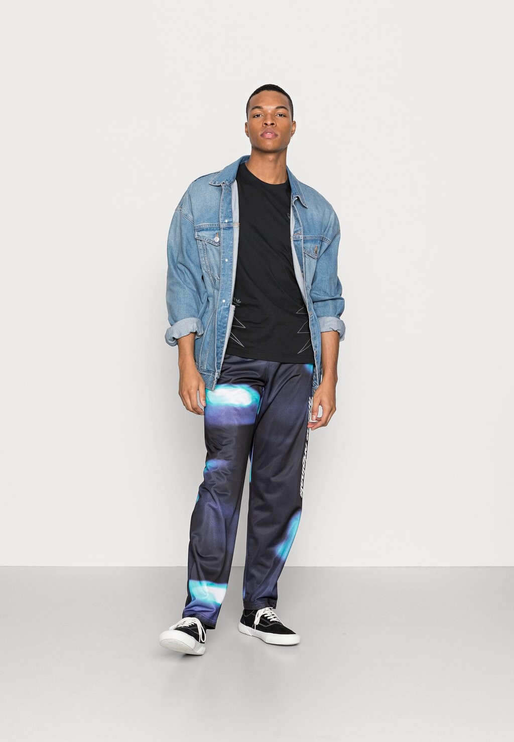 

Спортивные брюки Yung adidas Originals, цвет black/semi mint rush