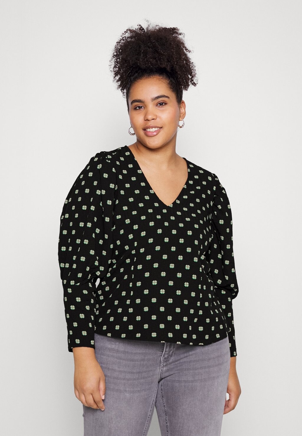 

Блузка Vero Moda, черный