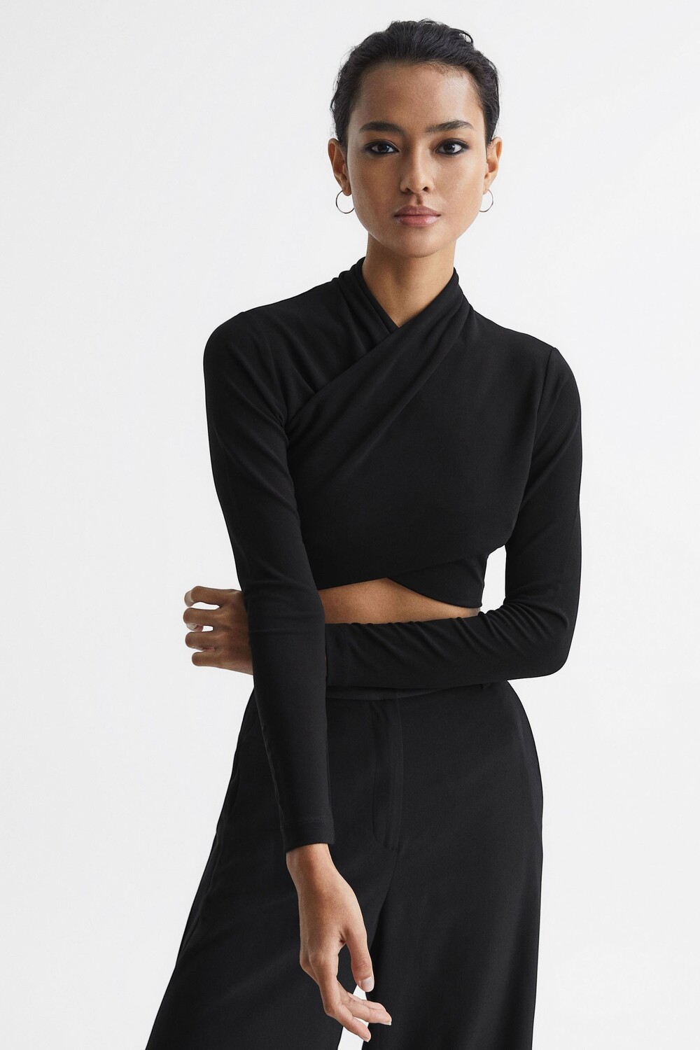 

Укороченный топ Елена с перекрестием спереди Reiss, черный