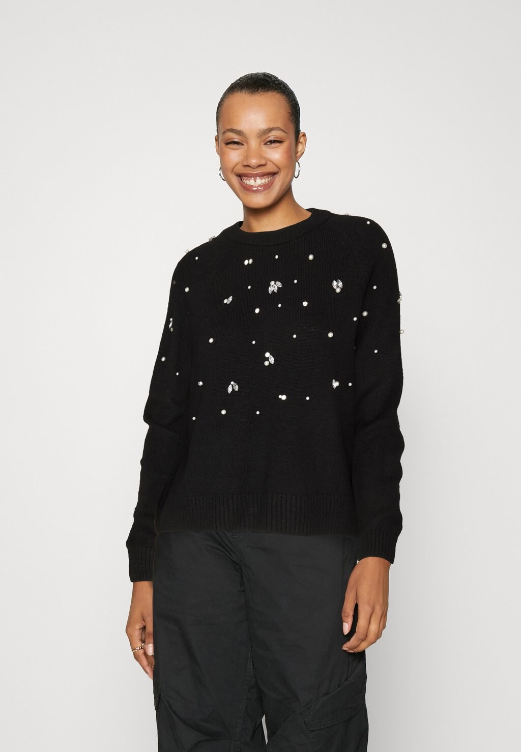 

Свитшот ONLY ONLADDIE O NECK EMBELLISHMENT, черный