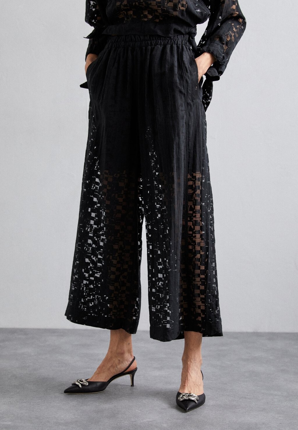 

Брюки Waybill Pant Henrik Vibskov, цвет broken black box