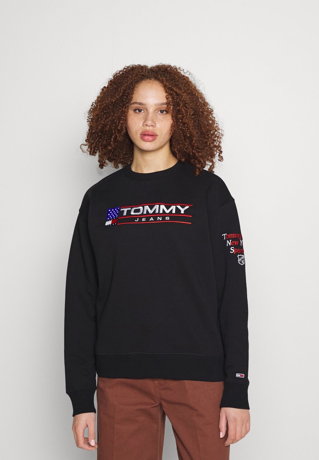 

Толстовка Tommy Jeans, черный