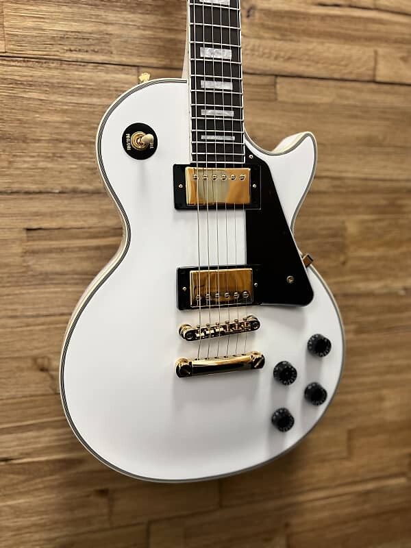 

Электрогитара Epiphone Les Paul Custom electric guitar Alpine White w/Gold Hardware 9lbs 8oz. New!
