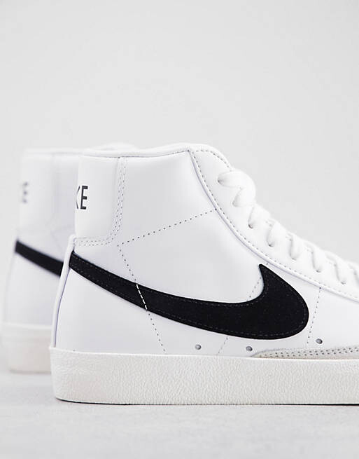 

Бело-черные кроссовки Nike Blazer Mid '77