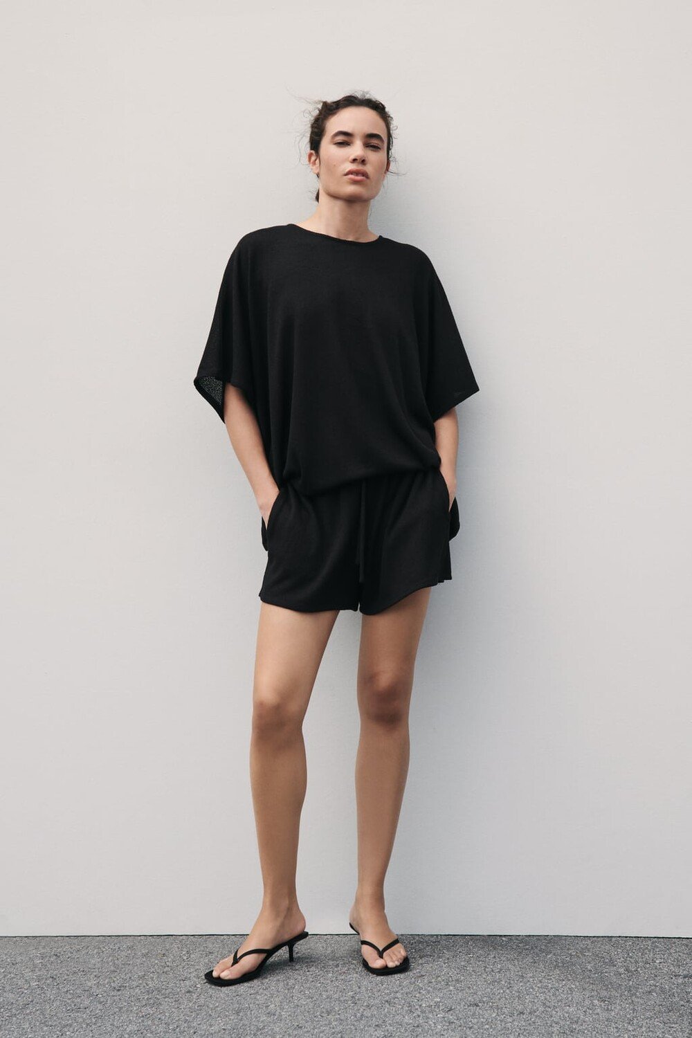 

Трикотажная футболка с кейпом ZARA, черный