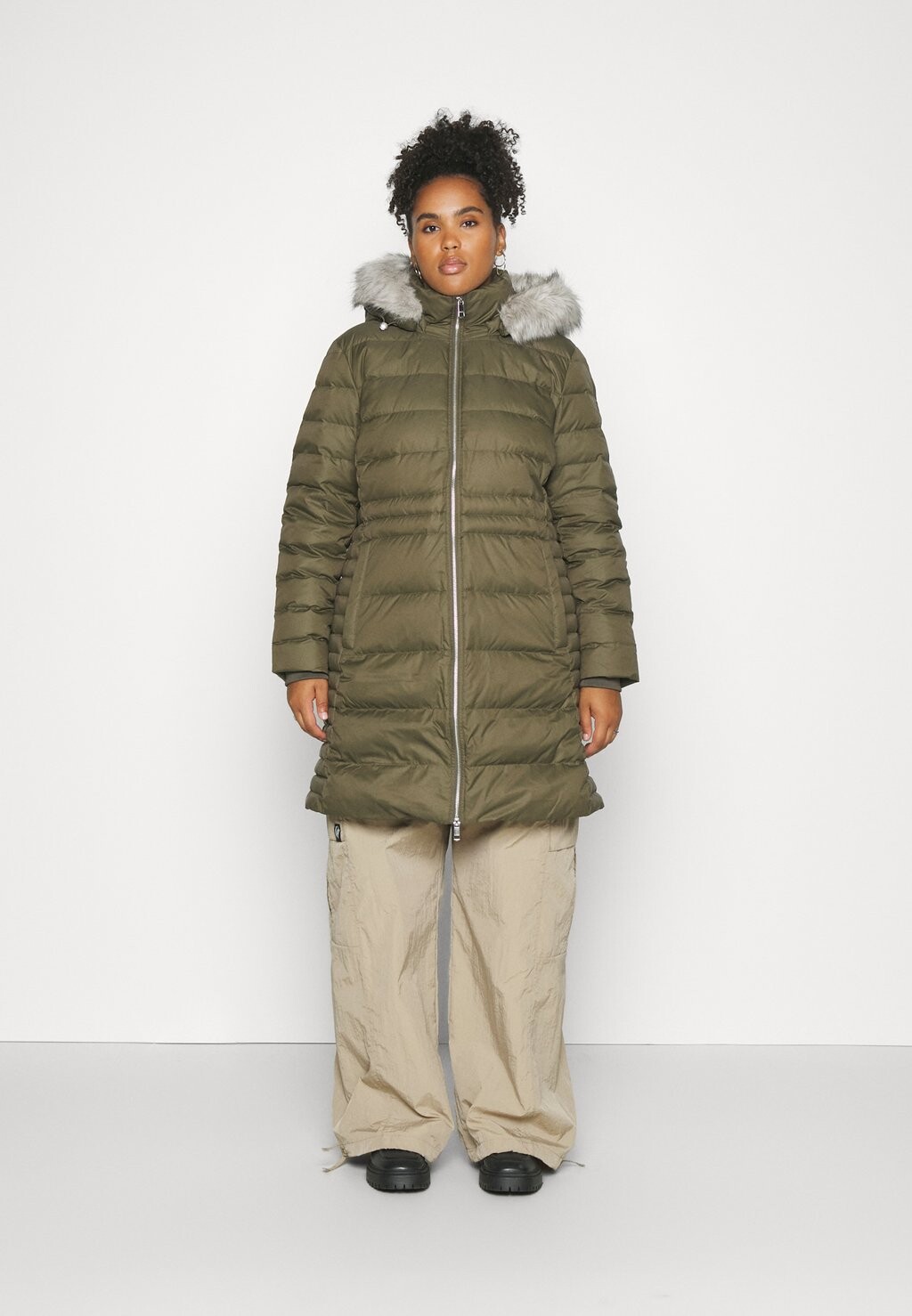 Пуховик Tyra Coat Tommy Hilfiger, цвет army green кроссовки tommy hilfiger zapatillas altas army green