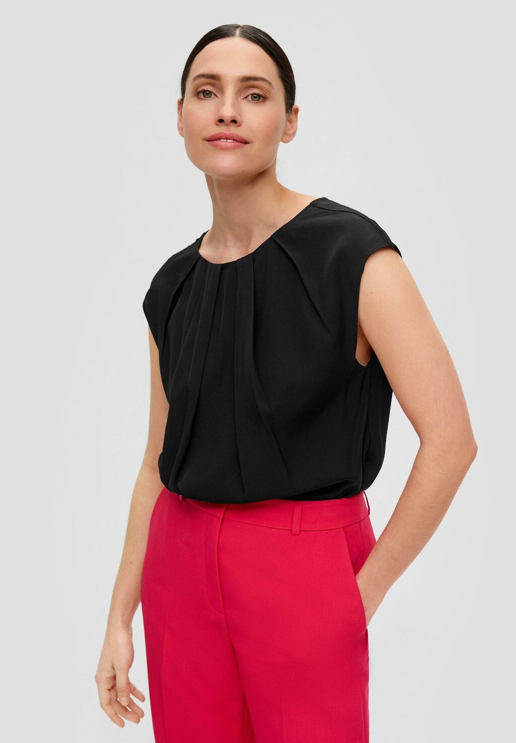 

Блузка MIT FALTEN-DETAIL s.Oliver BLACK LABEL, цвет schwarz