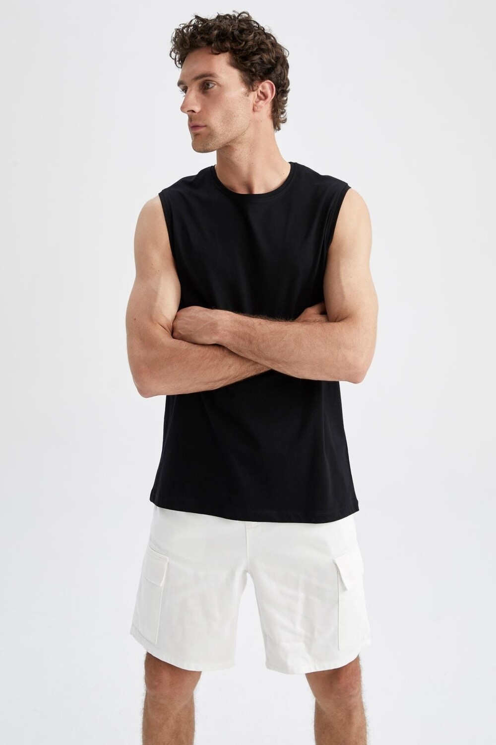 

Майка стандартного кроя из 100% хлопка с круглым вырезом DeFacto, черный