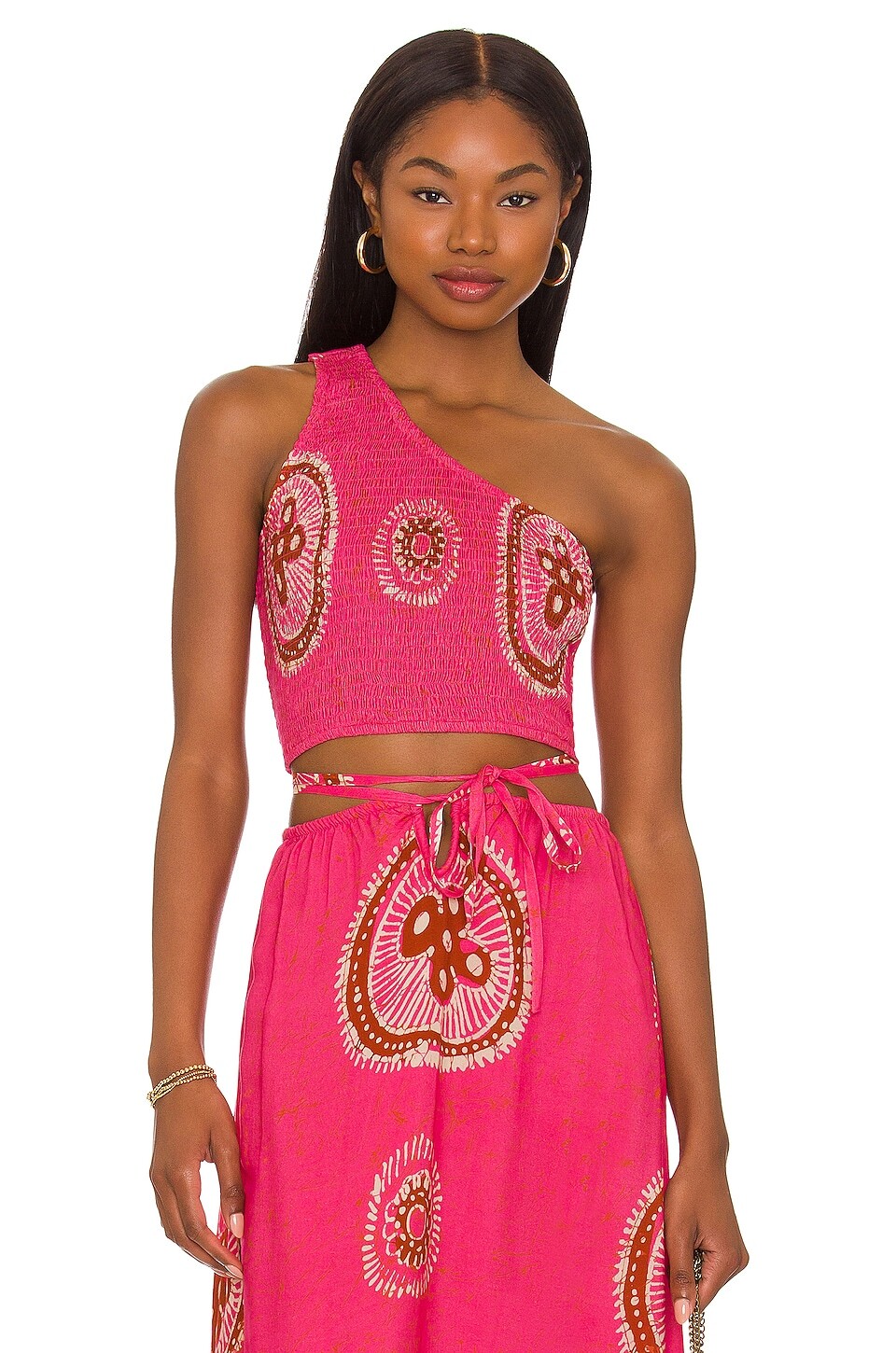 

Майка Love the Label Smocked One Shoulder, цвет Gigi Pink Print