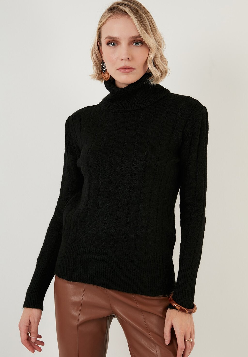 

Свитер LELA Regular Fit, черный