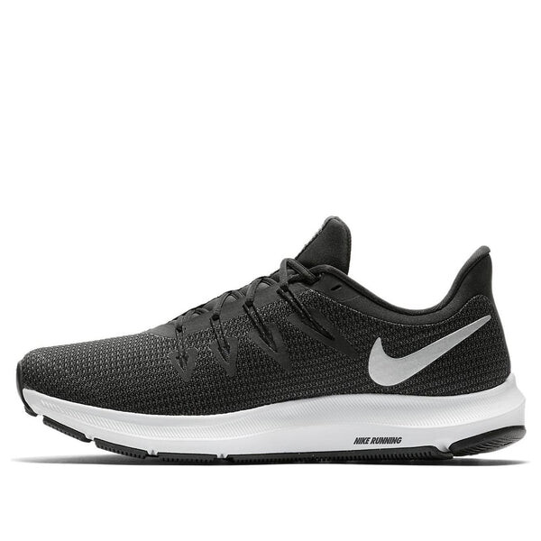 

Кроссовки квест Nike, черный