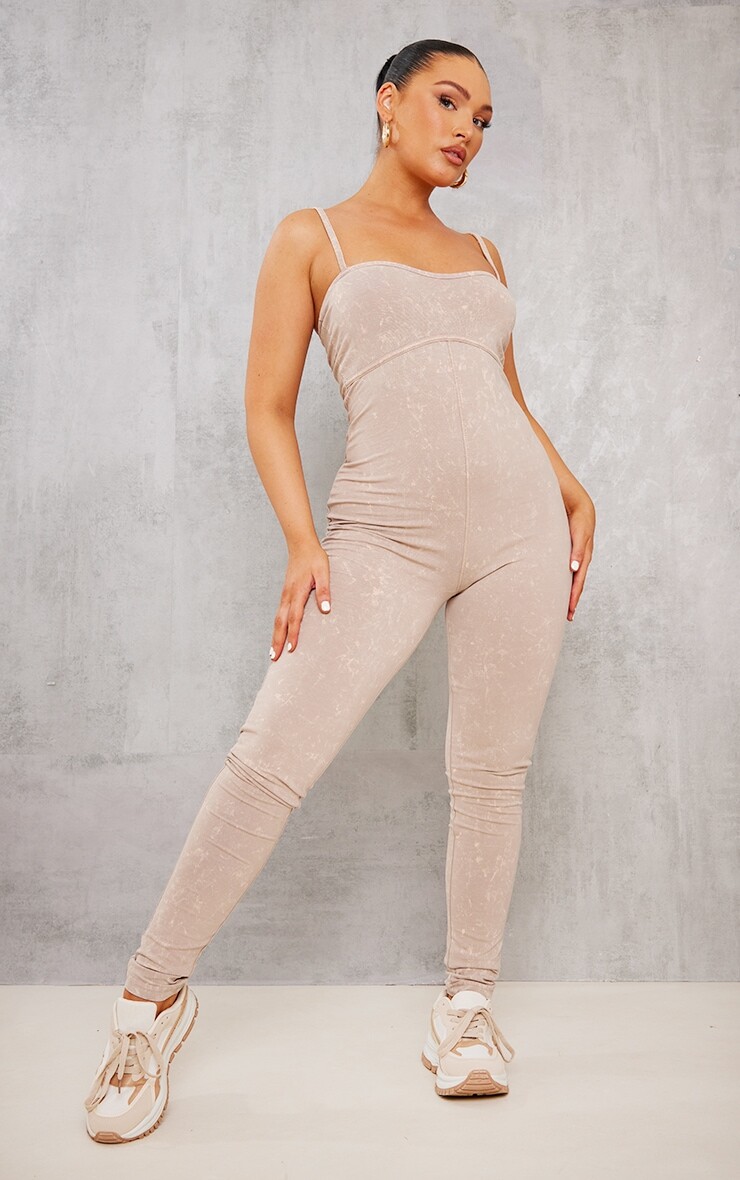 

PrettyLittleThing Комбинезон с бретелями и переплетом Stone Acid Wash