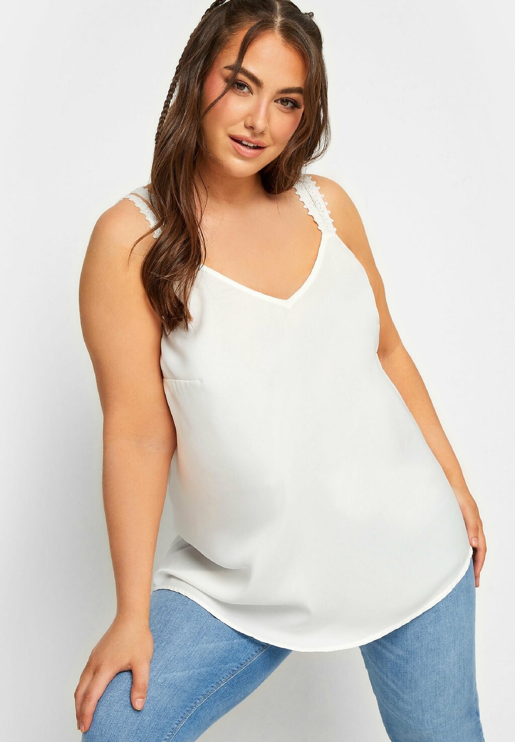 

Топ Yours Clothing с ремнем, белый